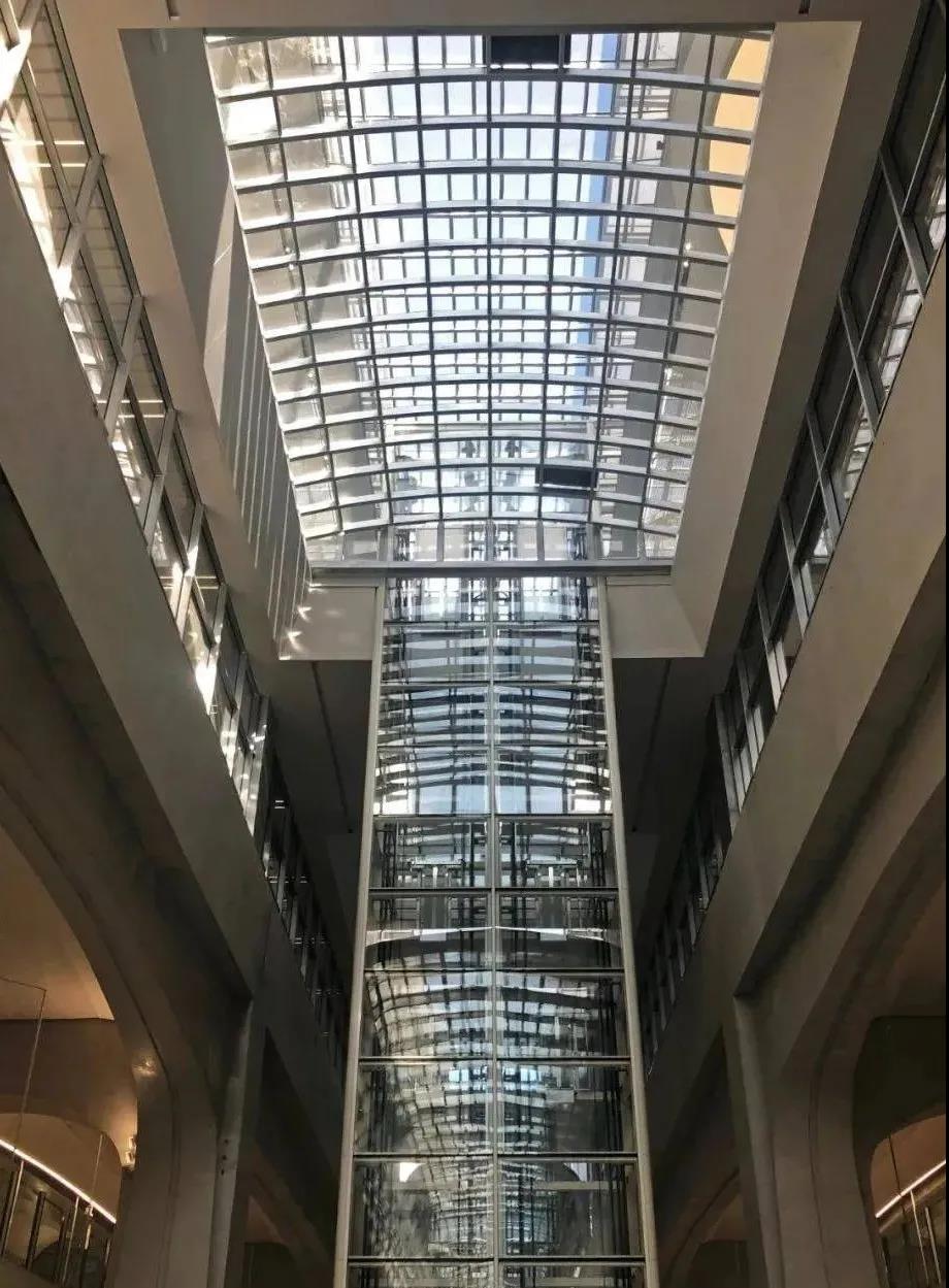 生态创新的绿色建筑.jpg